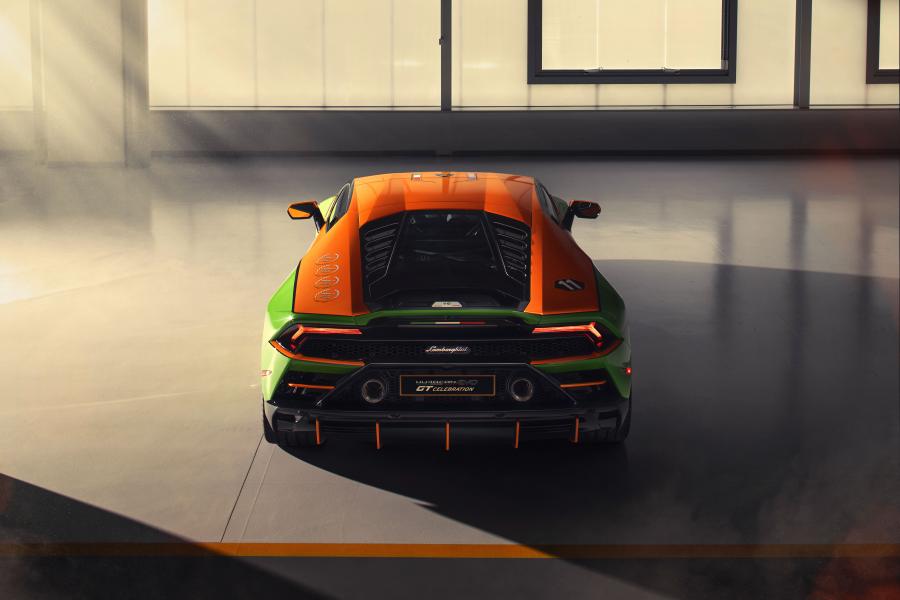  Lamborghini Huracan EVO GT Celebration 2019 года  (фото 2 из 13)